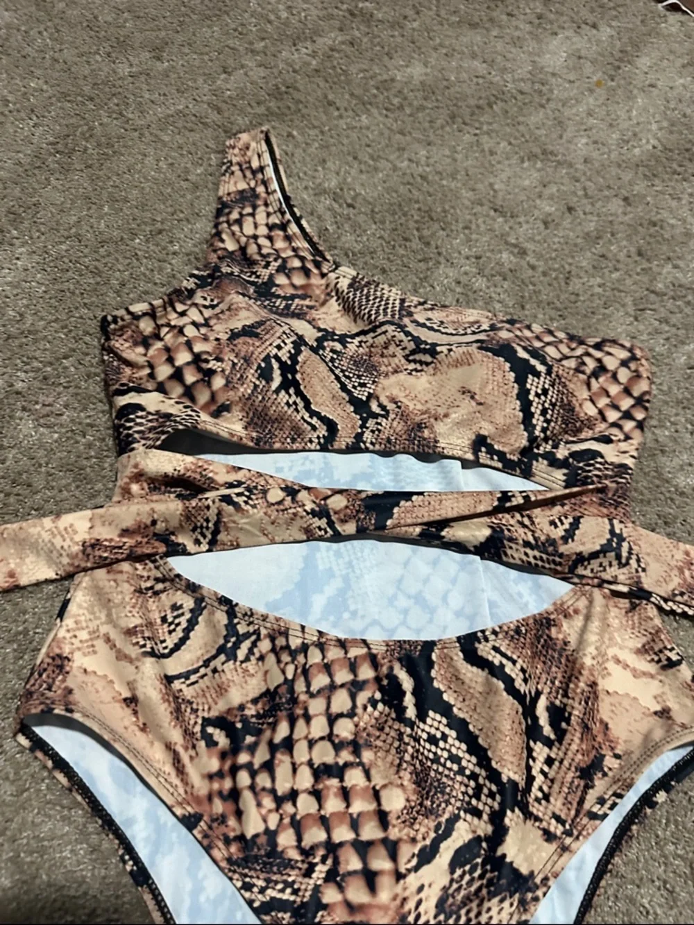 One-Shoulder Snakeskin Print Cutout Swimsuit